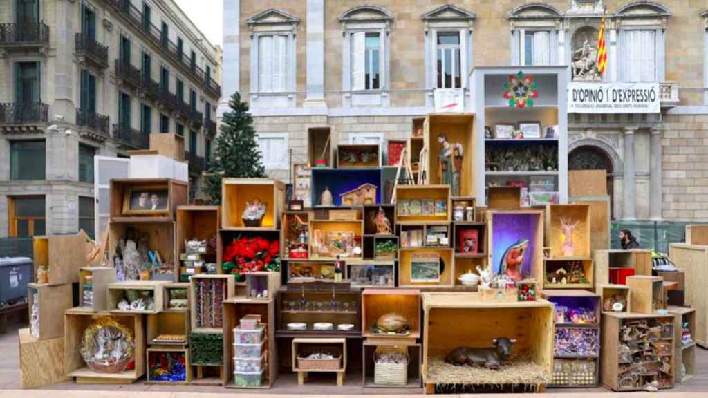 Pesebre de este 2019 en la plaza Sant Jaume de Barcelona