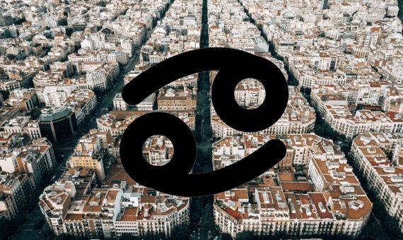 Signo del horóscopo cáncer sobre el Eixample de Barcelona / BMAGAZINE