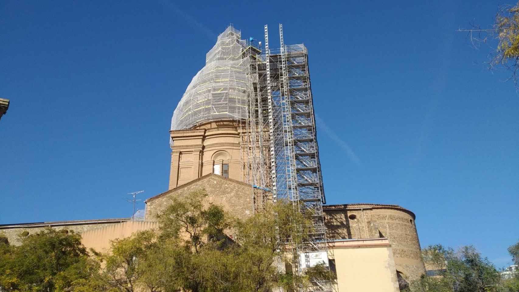 La iglesia de Sant Andreu, en obras / JORDI SUBIRANA