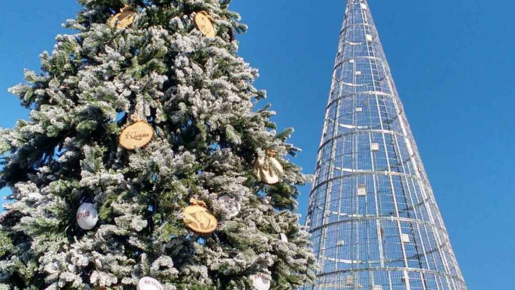 El arbol de Navidad de la Fira del Port Vell / TWITTER