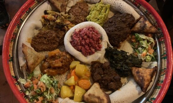 Injera, plato típico de Etiopía elaborado en el restaurante Abissínia / VM