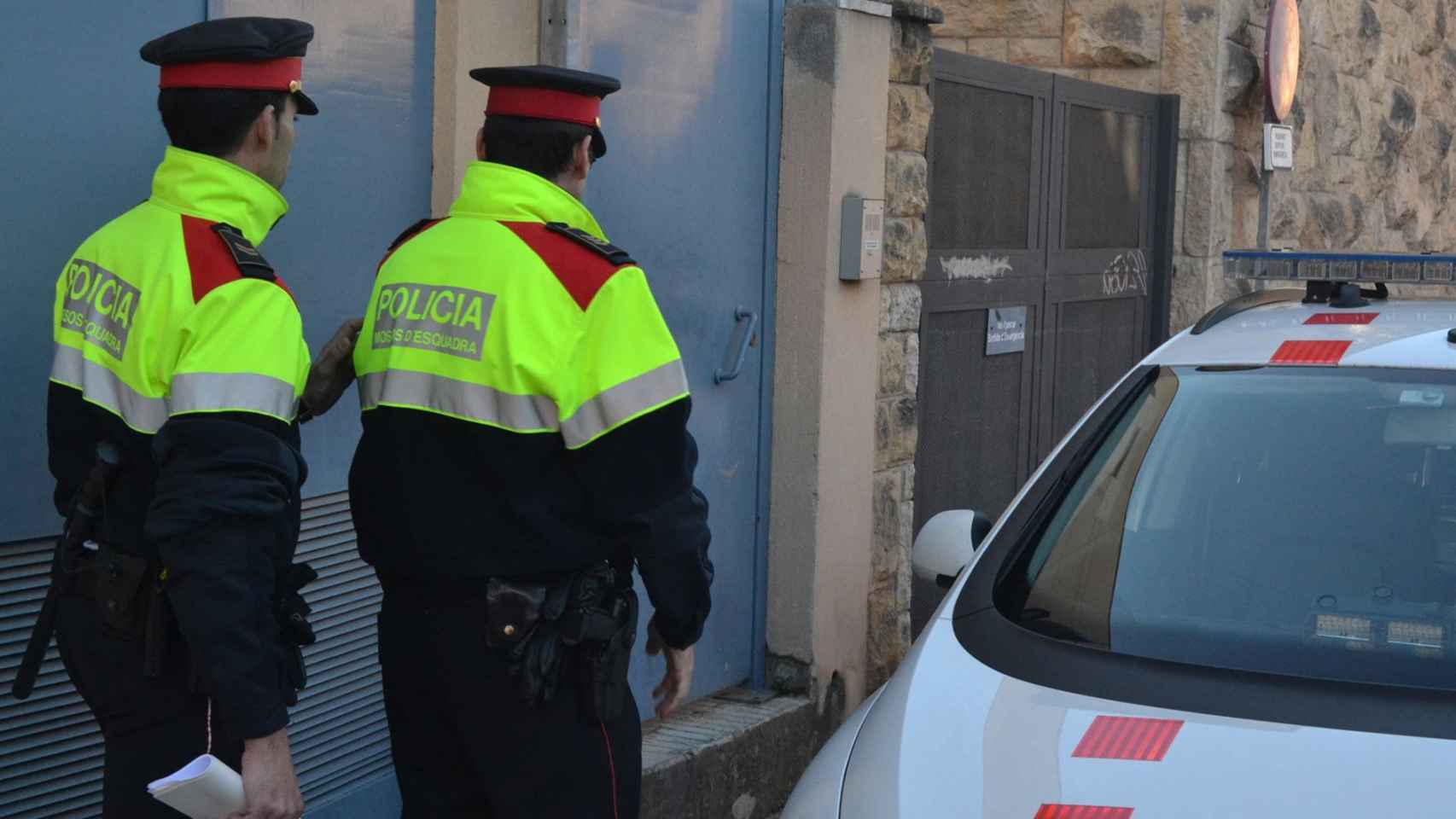Agentes de los Mossos d'Esquadra en Cornellà de Llobregat