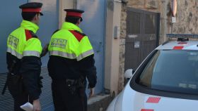 Agentes de los Mossos d'Esquadra en Cornellà de Llobregat