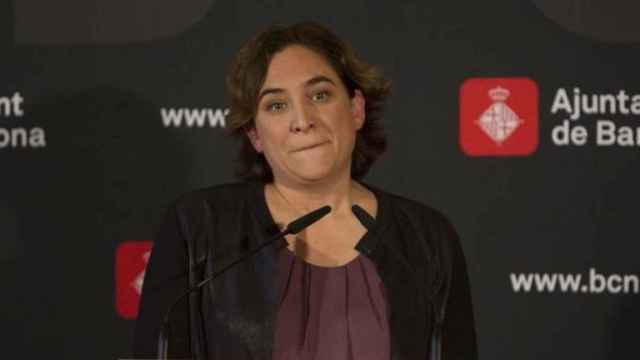 La alcaldesa de Barcelona, Ada Colau, en una rueda de prensa / EFE