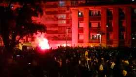 Ambiente ultra en las afueras del Camp Nou / G.A