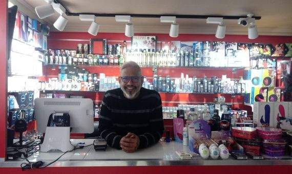 Joseph Romero en Egea Sex Shop / A.L.