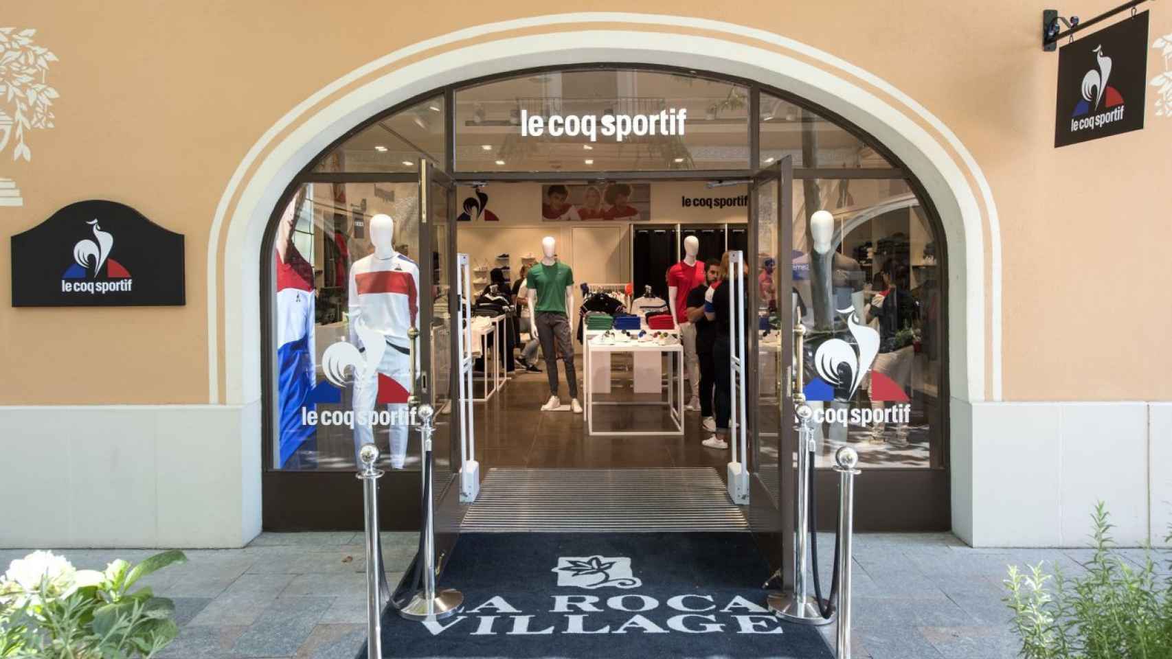 Exterior de la tienda de Le Coq Sportif