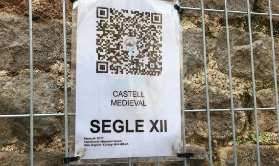 Códigos QR que ofrecen información sobre el castillo / RP