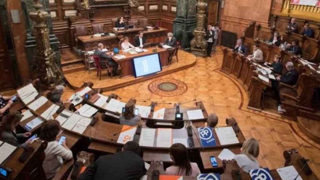 Imagen del último pleno municipal de Barcelona de 2019