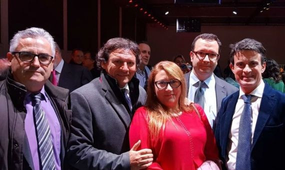 Òscar Benítez junto con Manuel Valls / TWITTER UMCMOSSOS