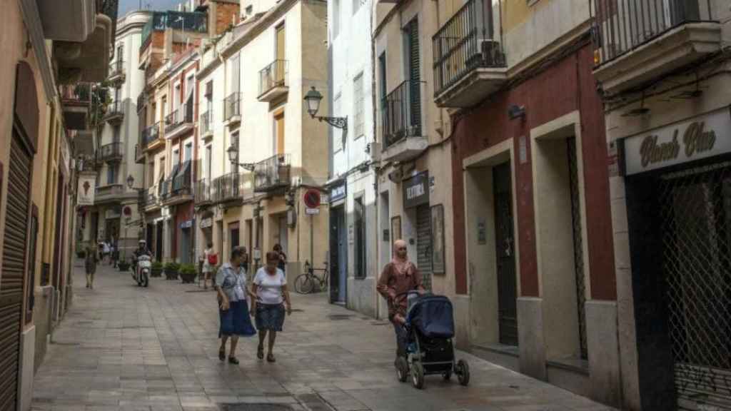 Calle Major de Sarrià, próxima al bar donde el propietario dejaba consumir drogas a menores / ARCHIVO