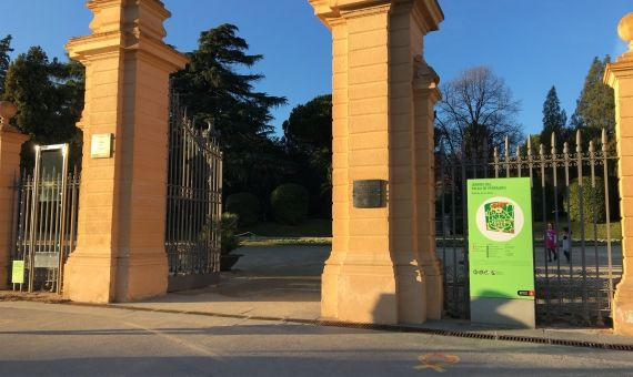 Entrada a los Jardines del Palacio de Pedralbes / RP