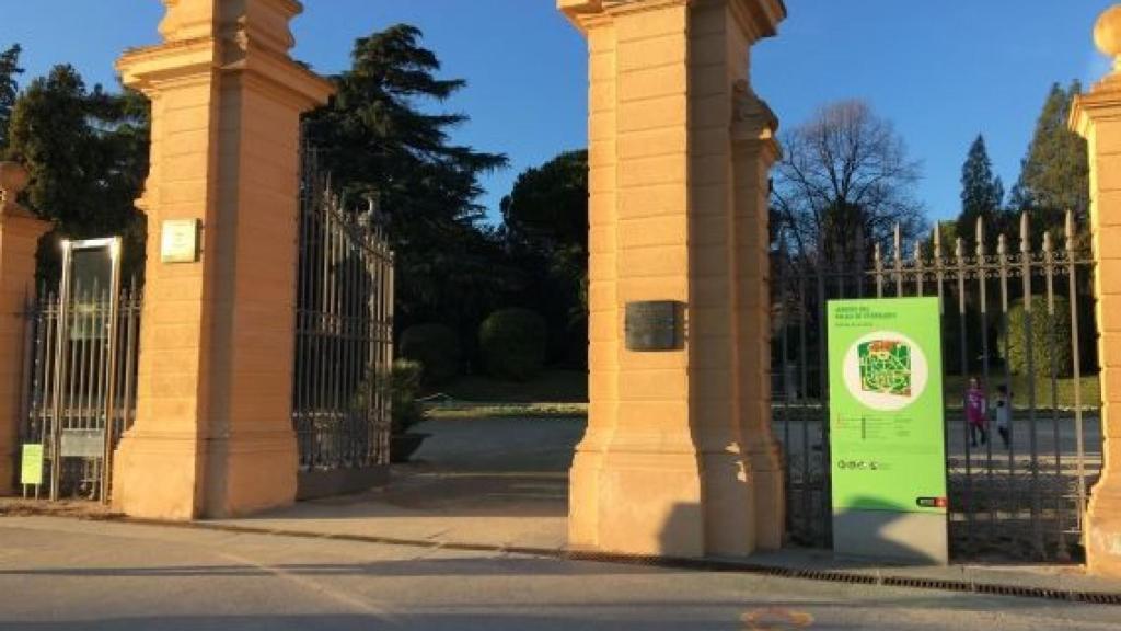 Entrada a los Jardines del Palacio de Pedralbes / RP