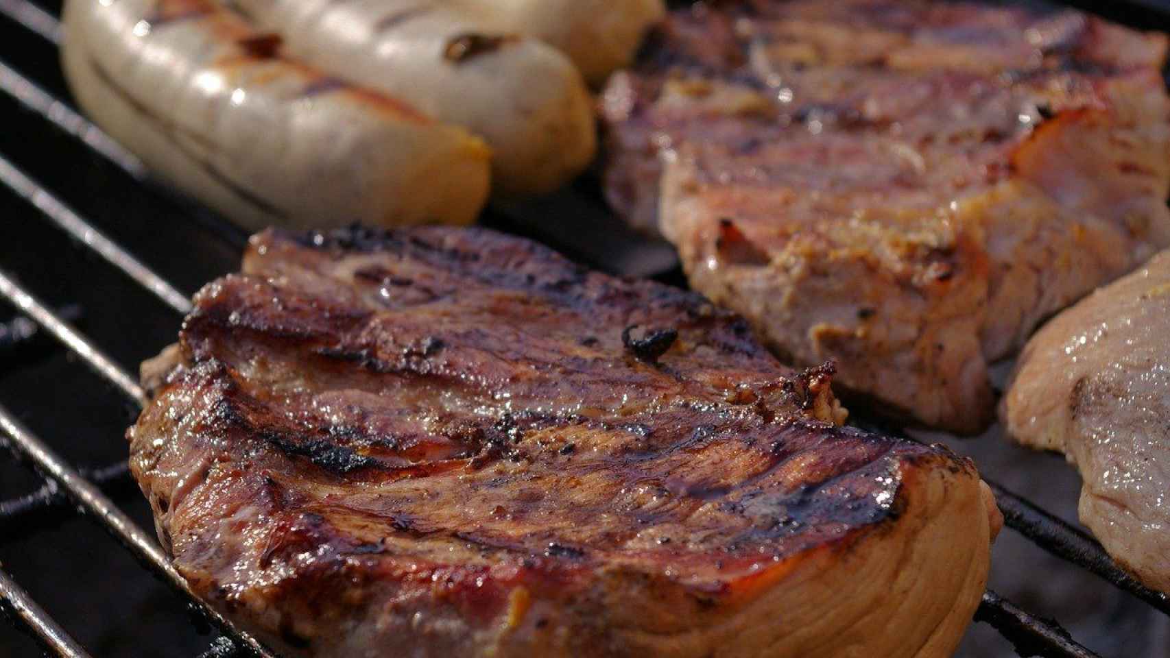 Carne a la brasa de un restaurante / PIXABAY