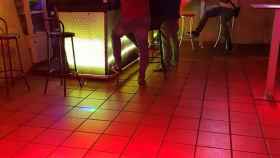 Interior del bar musical La República, en l'Hospitalet de Llobregat, donde se ha producido una pelea entre bandas rivales.