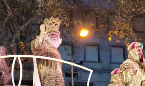 El Rey Melchor, en la Cabalgata de los Reyes Magos de Barcelona / TWITTER