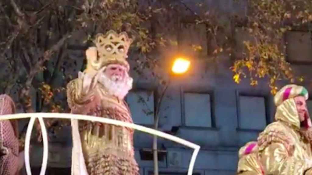 El Rey Melchor, en la Cabalgata de los Reyes Magos de Barcelona / TWITTER