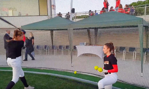 Entrenamiento en el campo de Softball / AJ BCN