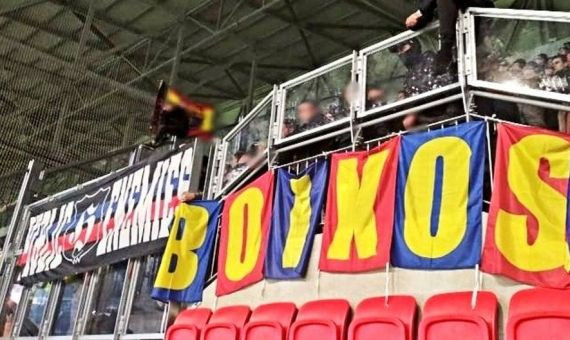 Pancarta de los Boixos Nois en el camp del Olympique de Lyon