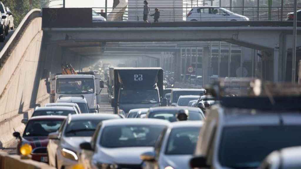 Cola de coches en la salida de Barcelona