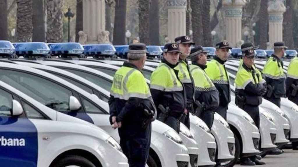 Agentes de la Guardia Urbana durante una presentación / ARCHIVO