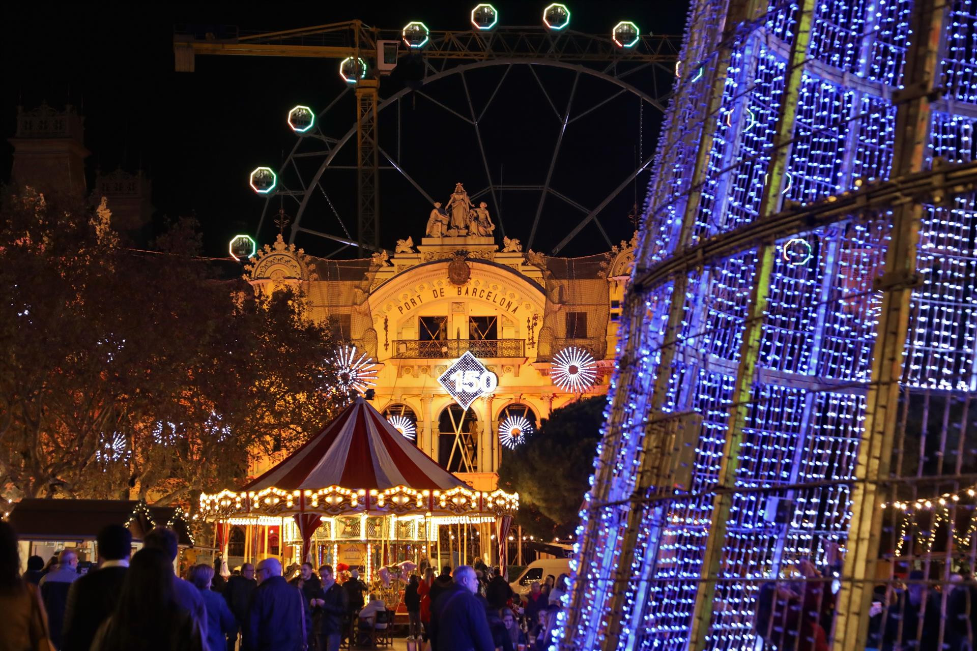 Plano general de la Feria de Navidad del Moll de la Fusta de Barcelona / EUROPA PRESS