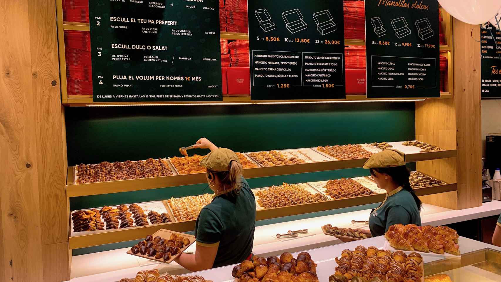 Expositor de la primera tienda de Manolo Bakes en Barcelona / V.M.