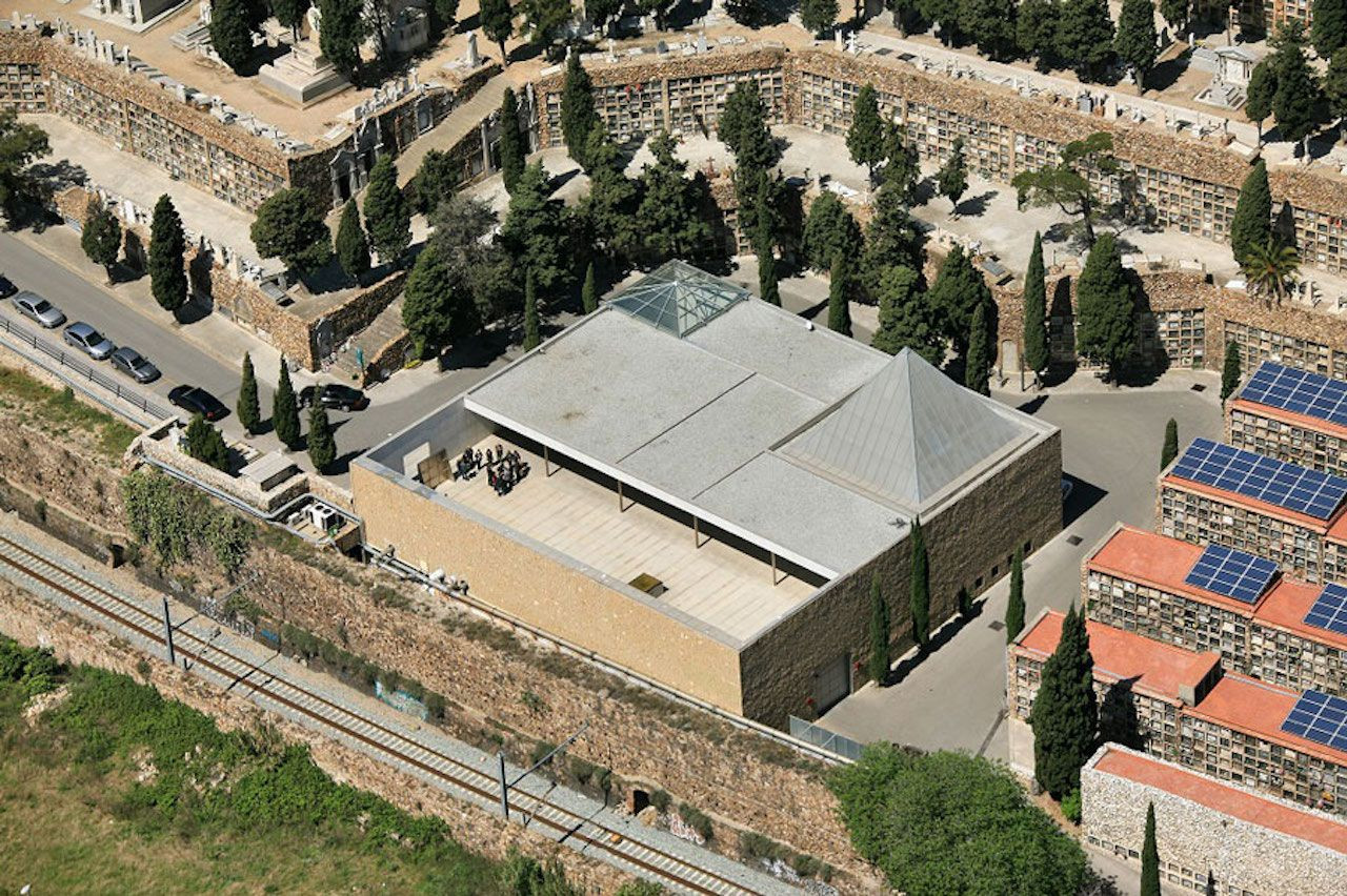 Vista aérea del crematorio de Montjuïc / CEMENTIRIS DE BARCELONA