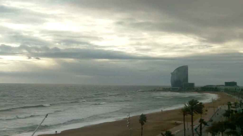 Imagen de la Barceloneta este domingo.