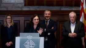 La alcaldesa de Barcelona, Ada Colau; el primer teniente de alcalde, Jaume Collboni; y los líderes municipales de ERC, Ernest Maragall, y de JxCAT, Elsa Artadi, en la presentación del