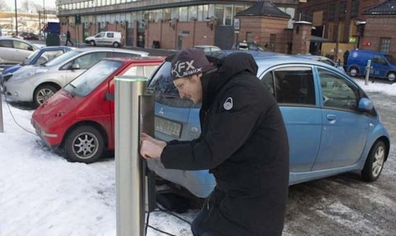 Punto de recarga para coches eléctricos en Oslo / TWITTER