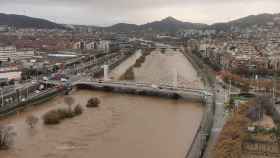 Imagen panorámica de archivo del río Besòs lleno de agua