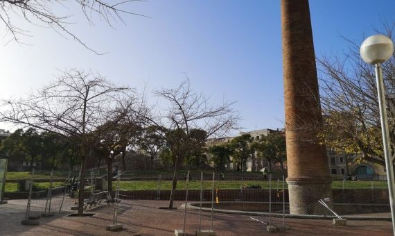 Los jardines de Sant Pau del Camp son un lugar de reunión entre los jóvenes ladrones del barrio.