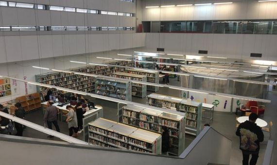 La biblioteca municipal del barrio / G.A