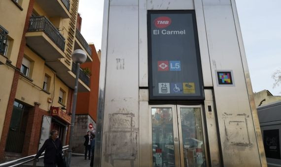 Entrada a la estación de El Carmel, donde sucedió la agresión