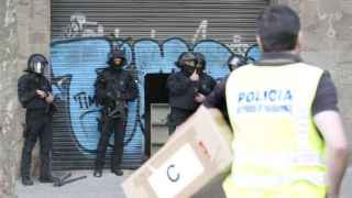 Así funcionan los Latin Kings en Barcelona y L'Hospitalet: armas y drogas para sustentar una organización criminal