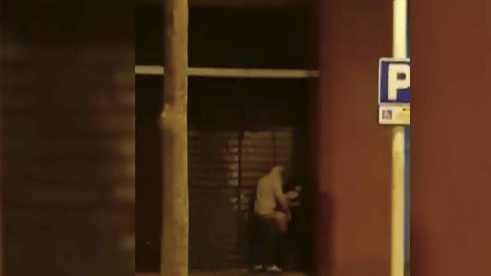 VÍDEO: Cazados practicando sexo en una calle de Barcelona