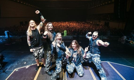 Imagen de los Sabaton tomada al final del concierto de este martes en Barcelona / SABATON