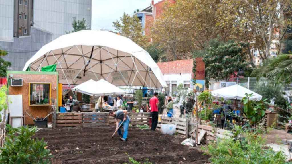 Huerto urbano de 'Germanetes' en el distrito de l'Eixample / @CecileDiguet