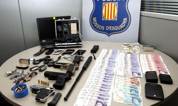 Productos decomisados en los registros / MOSSOS D'ESQUADRA