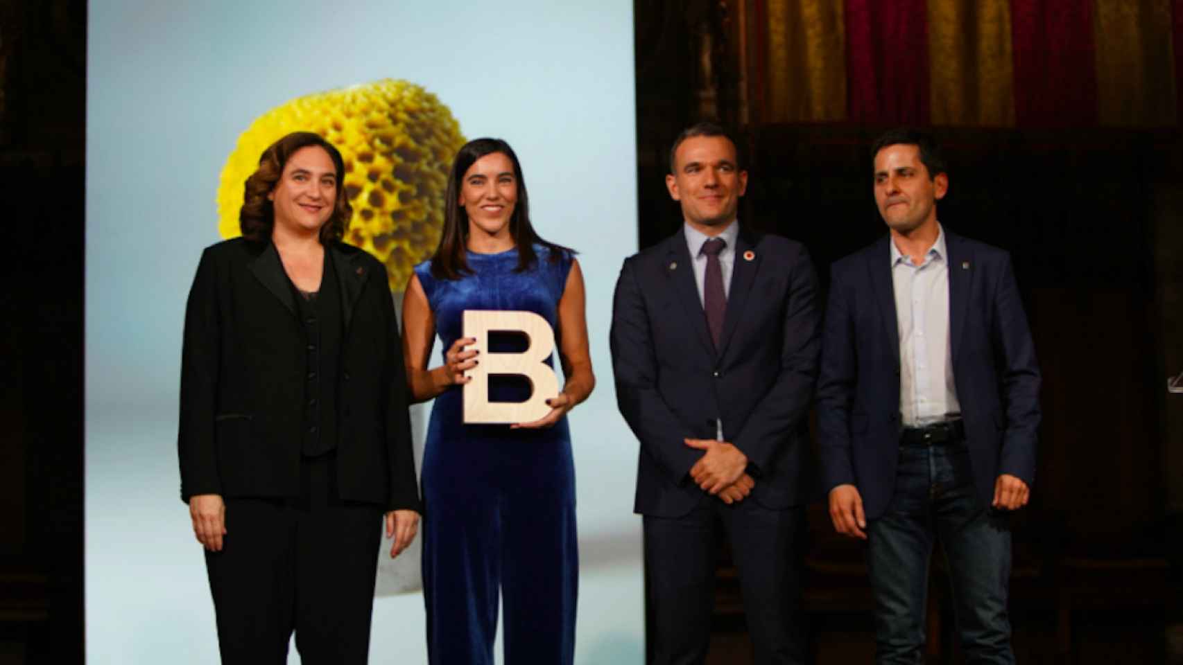 Momento en el que el equipo de Betevé recogió uno de los premios / AGENCIAS