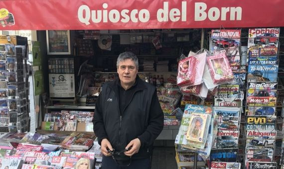 Juan Miso es el dueño de un quiosco en el paseo del Born / DF