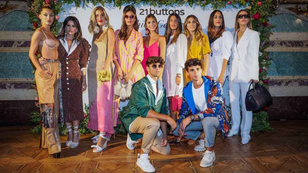 Influencers durante un evento patrocinado por 21 Buttons