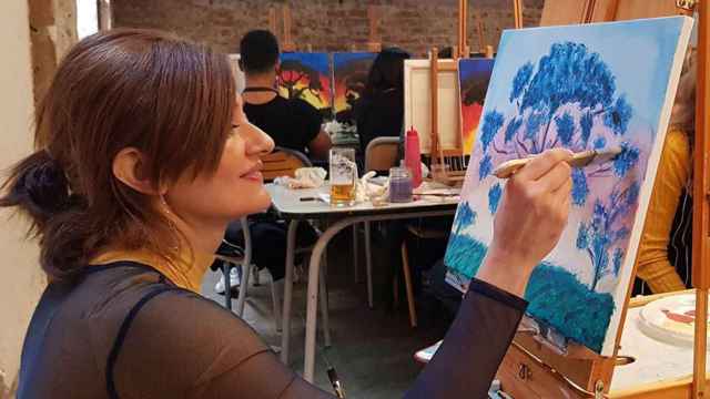 Una clase de Art&Wine: nueva tendencia creativa / SITIO OFICIAL DE ART&WINE