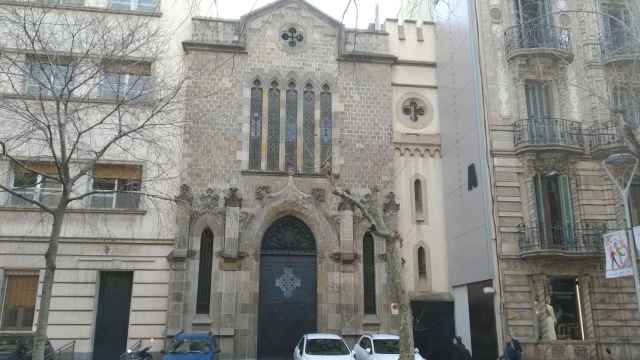 Fachada de la capilla de la Immaculada Concepció, en el Eixample / JORDI SUBIRANA