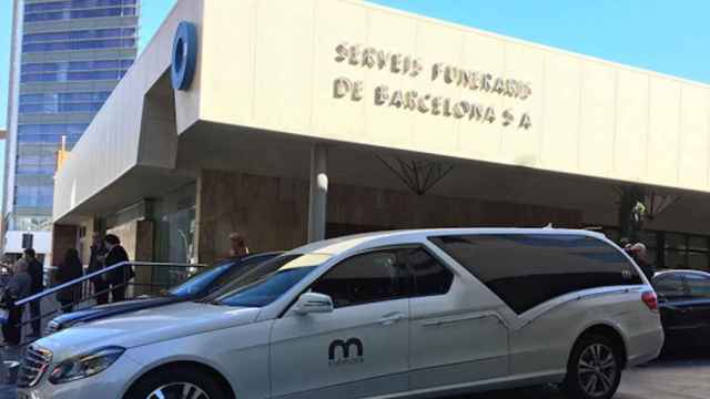 Vehículos de Mémora ante Servicios Funerarios de Barcelona / SFB