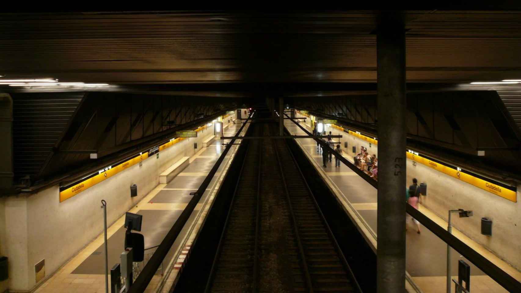 Estación de metro en la parada de Ciutadella