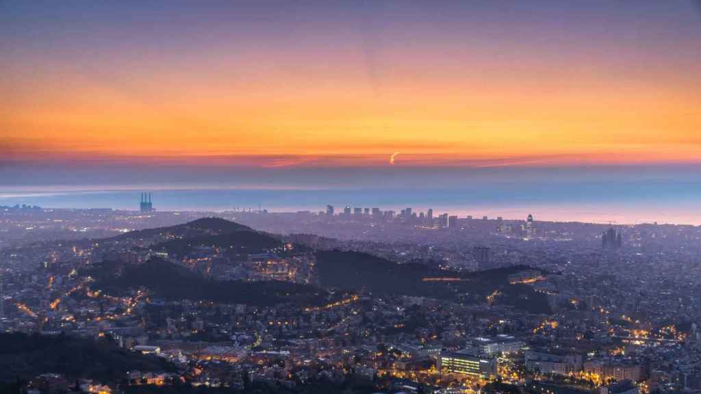 Vista panorámica de Barcelona desde el Observatori Fabra / Alfons Puertas @alfons_pc