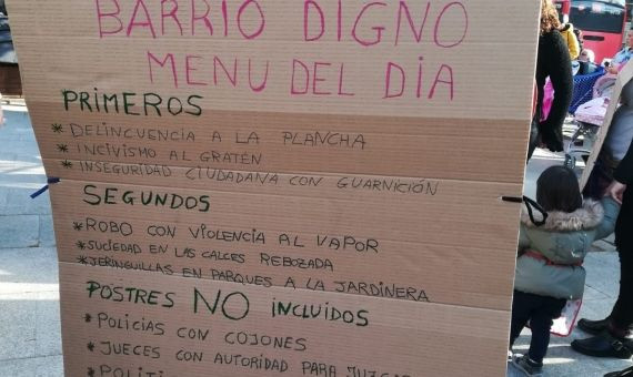 Un particular menú del día denunciaba la situación del barrio durante el Carnaval / AAVV MARESME BCN