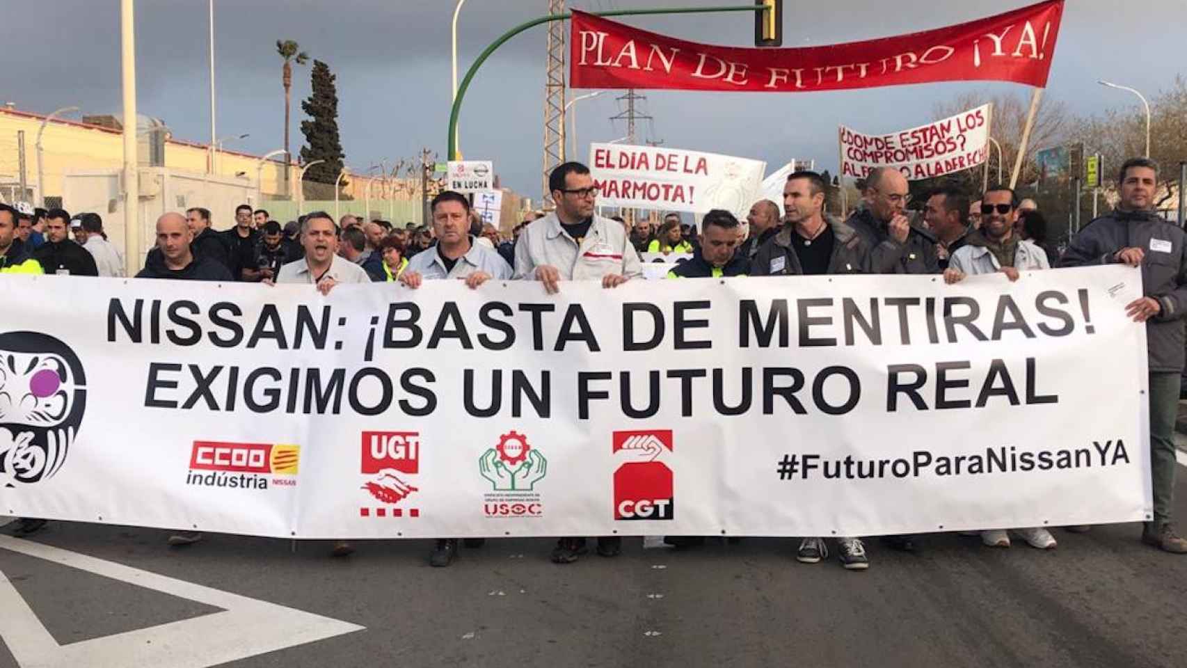 Trabajadores de Nissan cortando la Ronda Litoral / METRÓPOLI ABIERTA